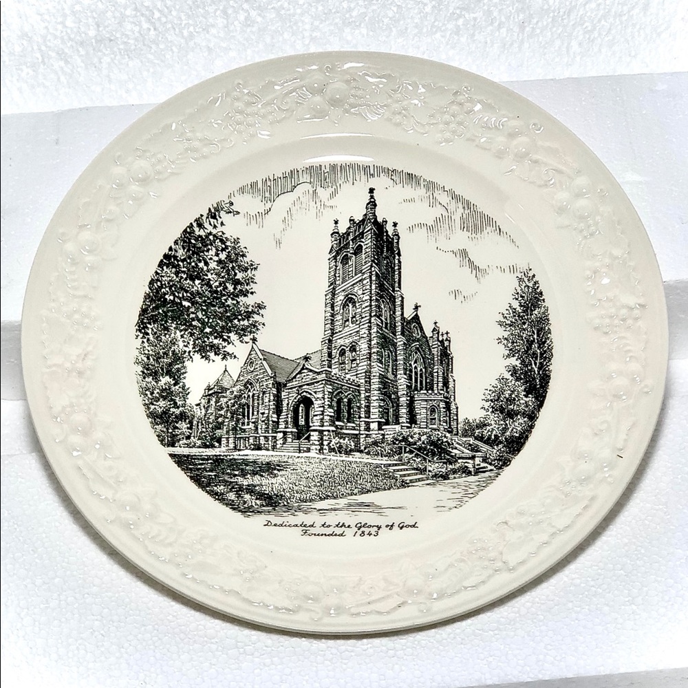 Homer Laughlin Eggshell Decor Plate.
